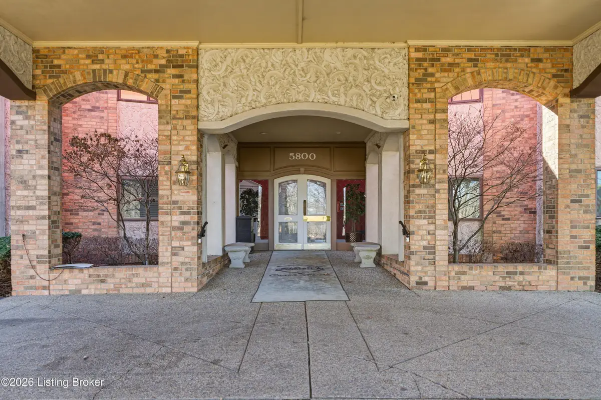 5800 Coach Gate Wynde #APT 306, Louisville, KY 40207 - #1