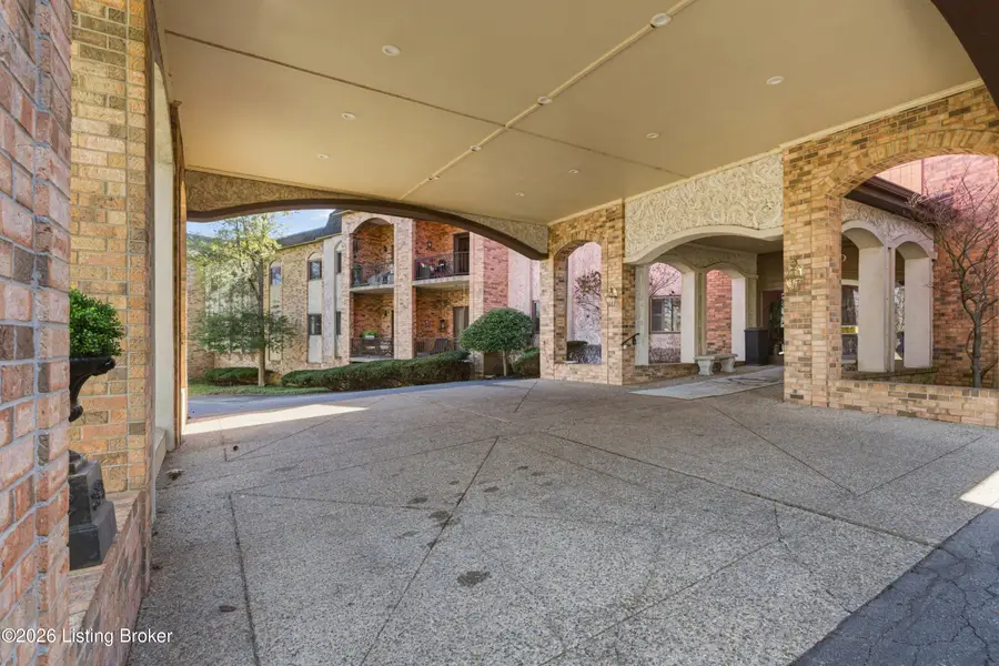 5800 Coach Gate Wynde #APT 306, Louisville, KY 40207 - #3