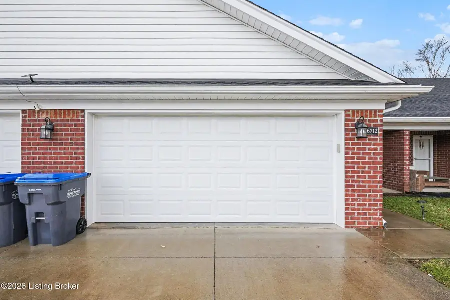 6712 Woods Mill Dr, Louisville, KY 40272 - #2