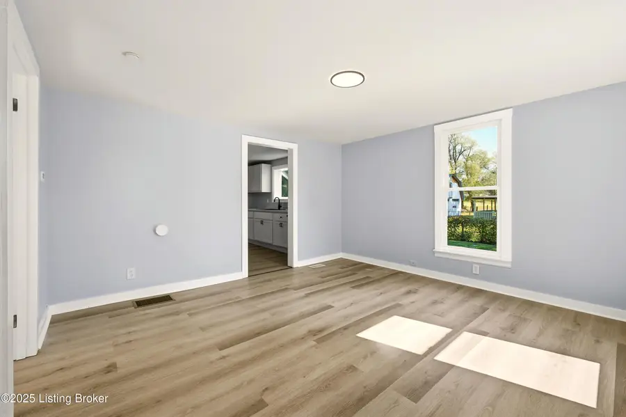 4909 Kendall Rd, Louisville, KY 40272 - #3