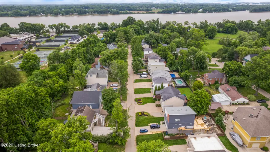 904 W Riverside Dr, Louisville, KY 40207 - #2
