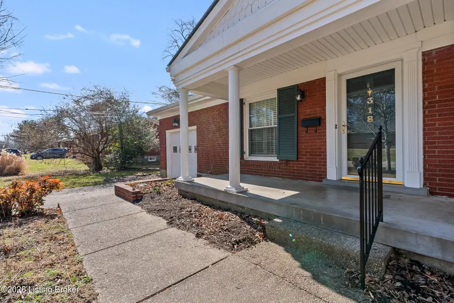 318 Castleview Dr, Louisville, KY 40207 - #3