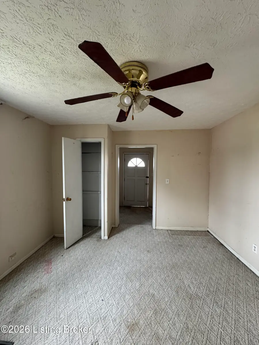 174 W 3rd St, Shepherdsville, KY 40165 - #2