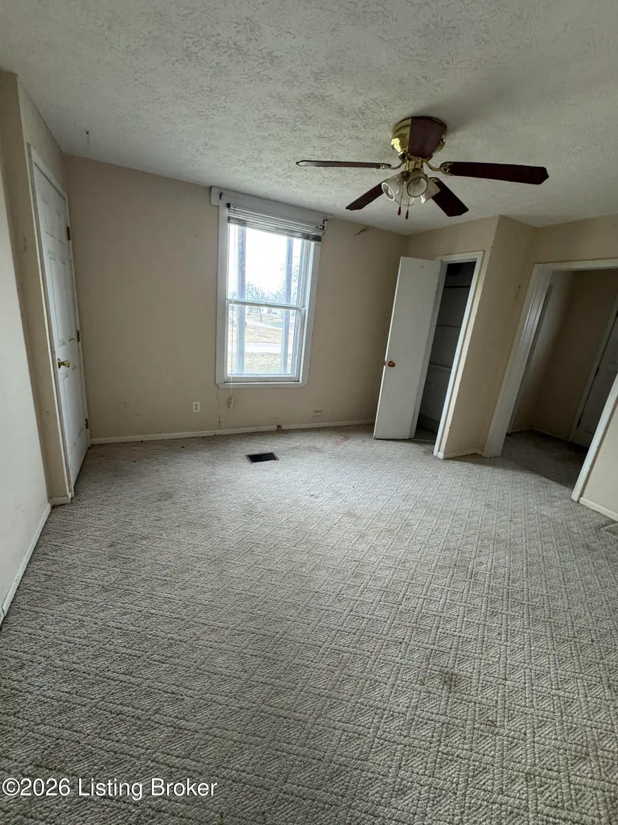 174 W 3rd St, Shepherdsville, KY 40165 - #3