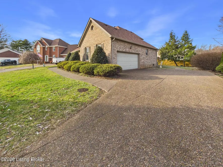 3905 Blooming Spring Ct, Louisville, KY 40299 - #3