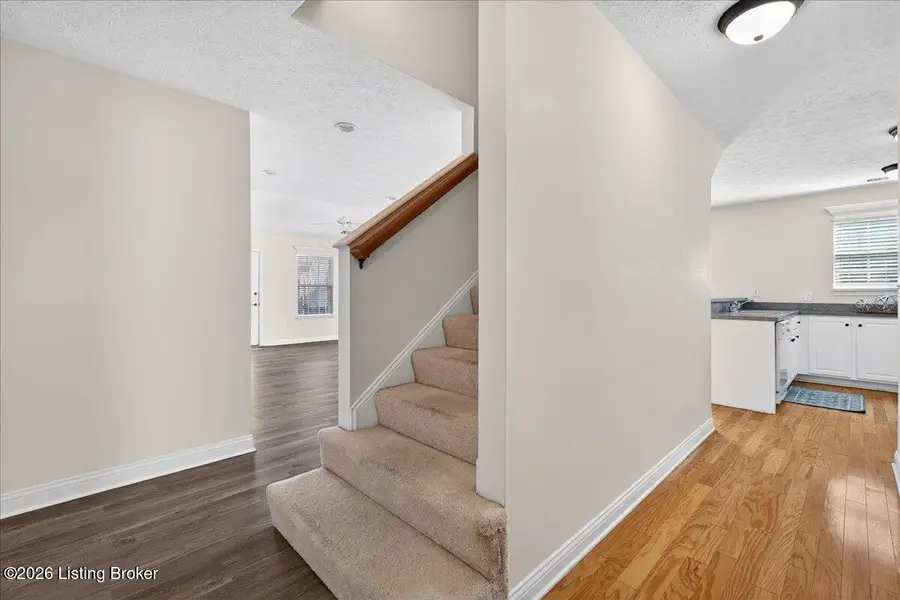 3925 Hillcross Dr, Louisville, KY 40229 - #3