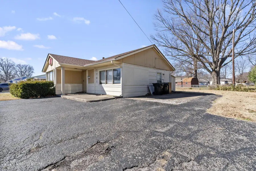 2909 Hikes Ln, Louisville, KY 40218 - #3