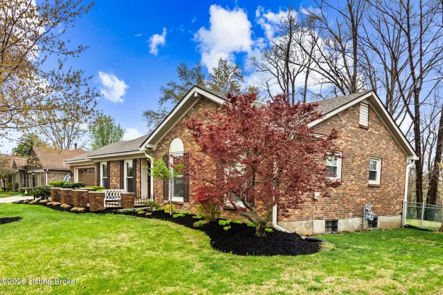 8817 Lakeridge Dr, Louisville, KY 40272 - #3