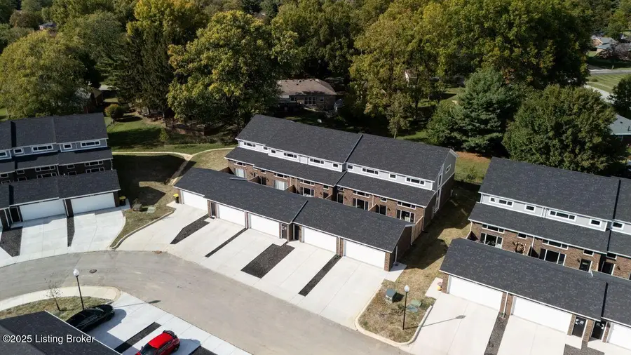 613 Burnett Farm Ln, Douglass Hills, KY 40243 - #3