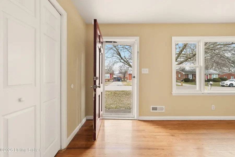 9402 Doewood Ln, Louisville, KY 40291 - #3