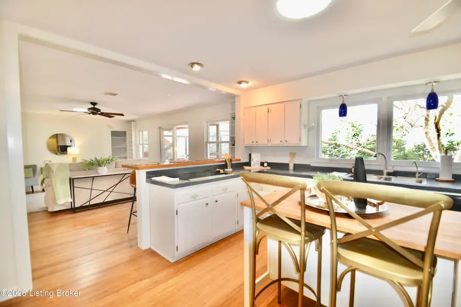 908 Wicksbury Pl, Louisville, KY 40207 - #2