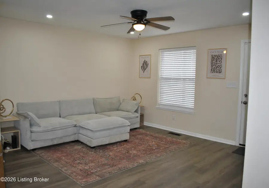 5824 Spicewood Ln, Louisville, KY 40219 - #3