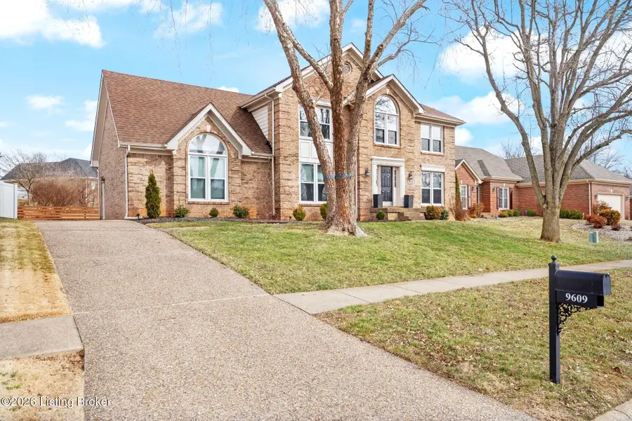 9609 Farmstead Ln, Louisville, KY 40291 - #2
