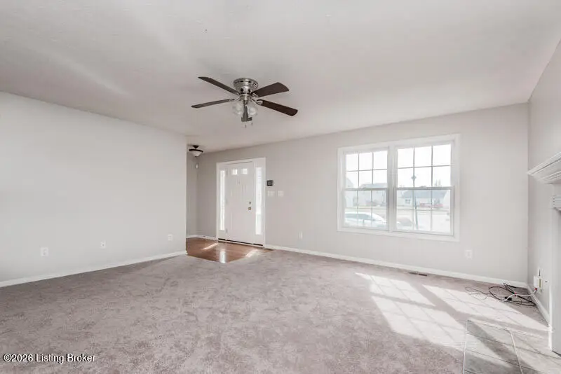 5408 Bannon Crossings Dr, Louisville, KY 40218 - #2