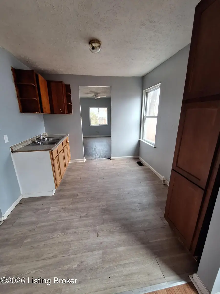 56 Nichols Dr, Louisville, KY 40215 - #3