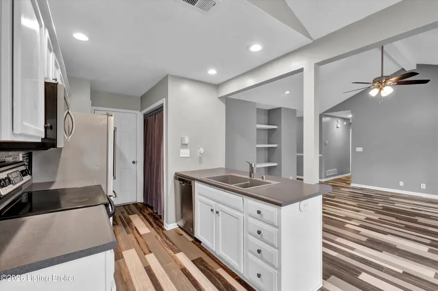 11113 Brook Bend Ct, Louisville, KY 40229 - #2