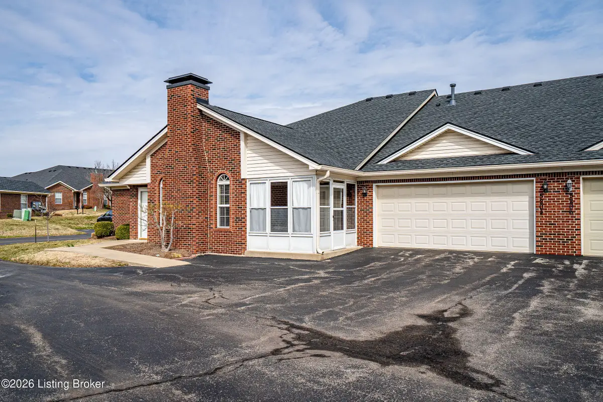 5204 Sand Wood Ln, Louisville, KY 40272 - #1