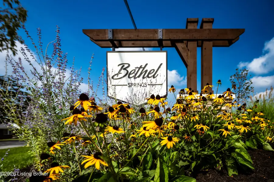 307 Maple Leaf Dr, Mount Washington, KY 40047 - #2