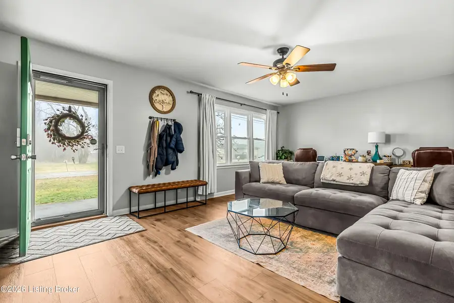 139 6th Ave, Shepherdsville, KY 40165 - #2