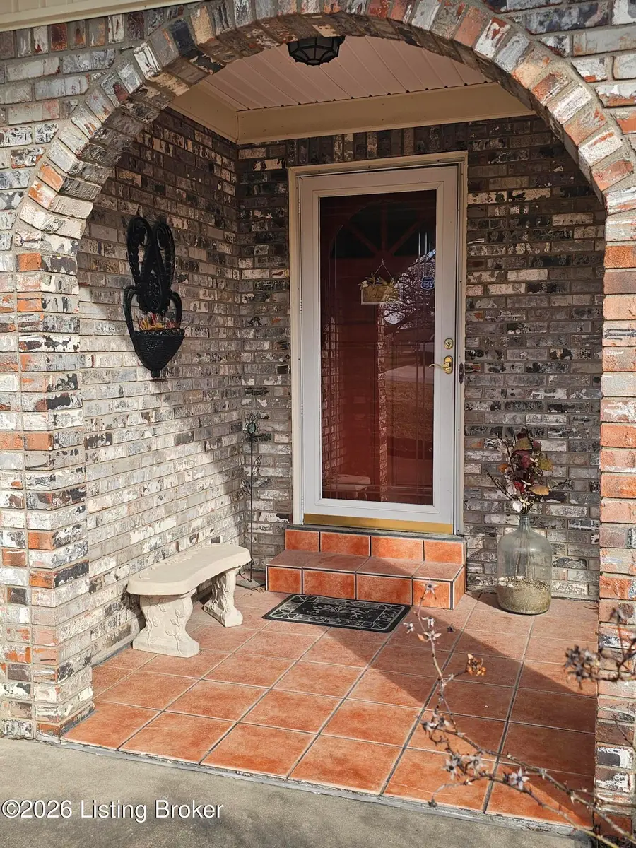 4903 Jerry Dr, Shepherdsville, KY 40165 - #2