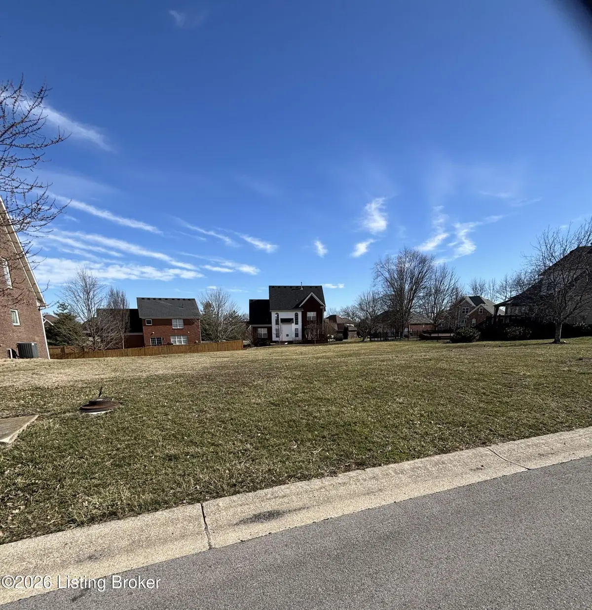 695 Ashbourne Dr, Shelbyville, KY 40065 - #1