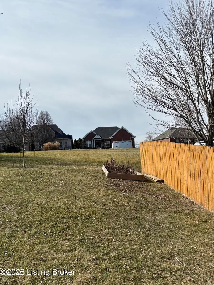 695 Ashbourne Dr, Shelbyville, KY 40065 - #3