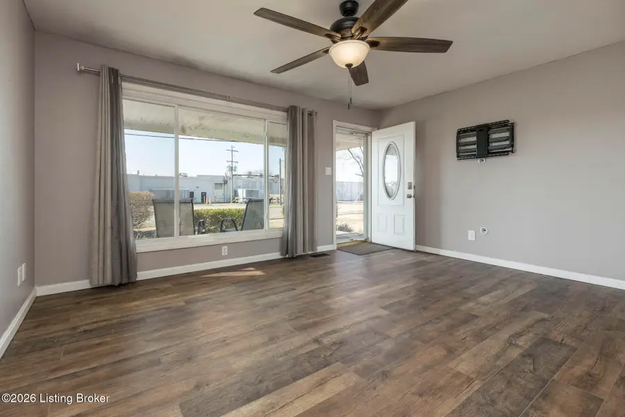 8411 Seaforth Dr, Louisville, KY 40258 - #3