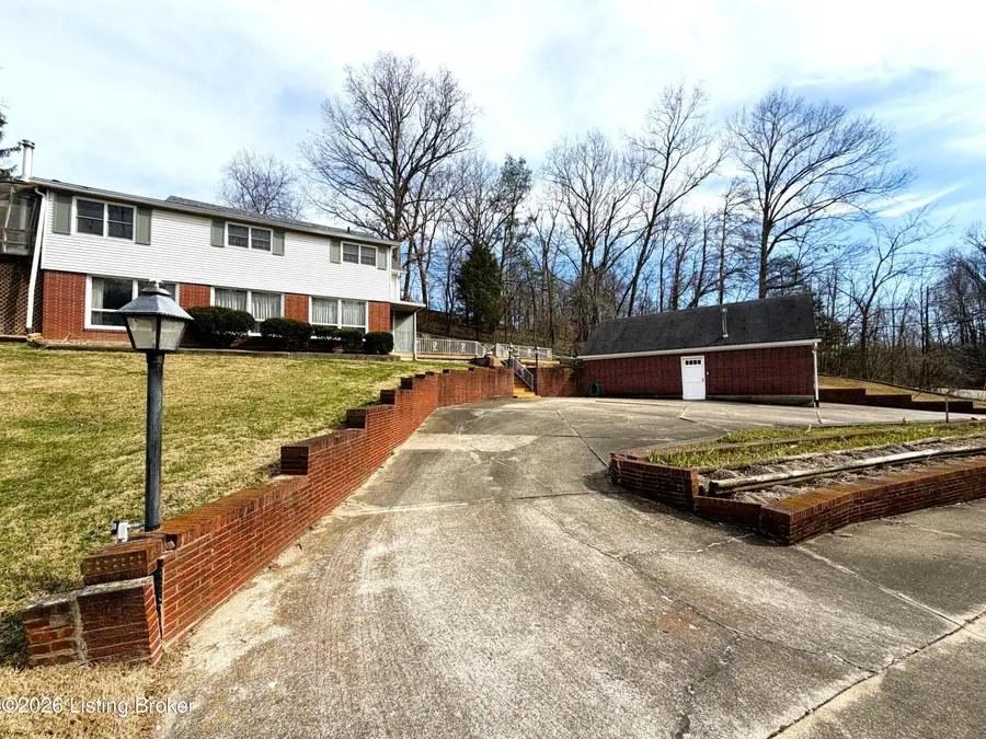 811 S Park Rd, Fairdale, KY 40118 - #3