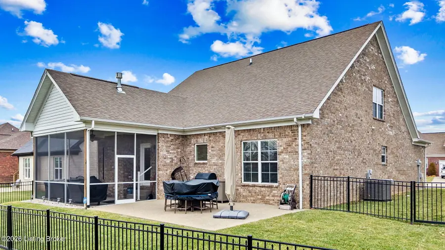 8818 Stara Way, Jeffersontown, KY 40299 - #2