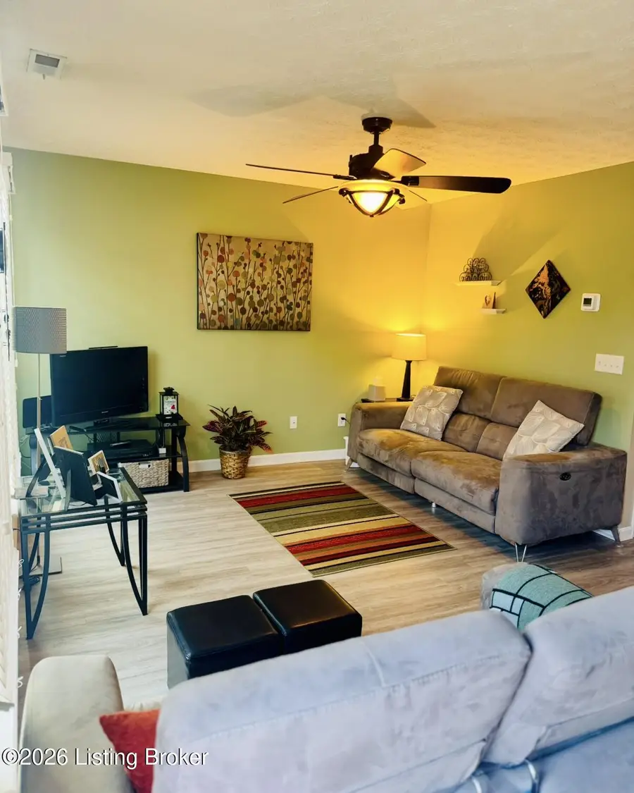 6723 Arbor Creek Dr, Louisville, KY 40228 - #2