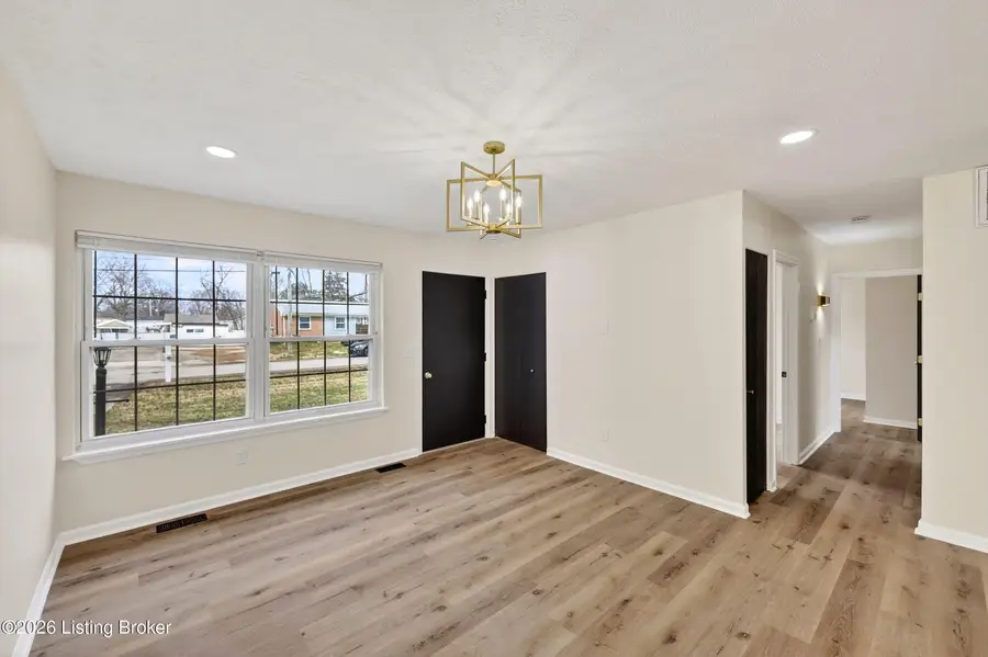 7502 Marie Anna Dr, Louisville, KY 40258 - #3