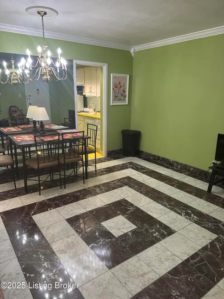 3320 Bardstown Rd #APT V4, Louisville, KY 40218 - #3