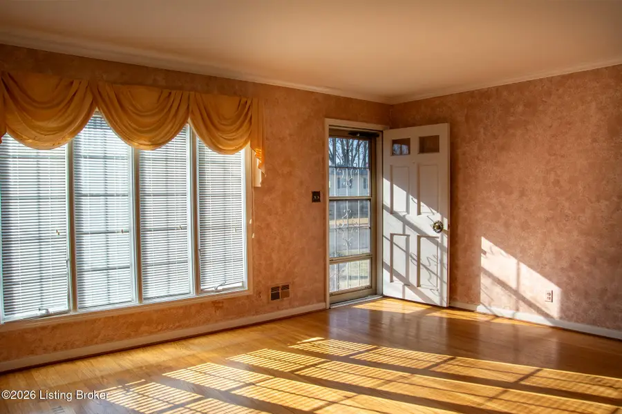 2827 Pomeroy Dr, Louisville, KY 40218 - #2