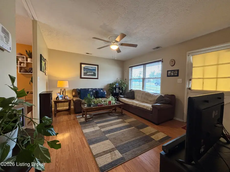 9913 Robsion Rd, Jeffersontown, KY 40299 - #3