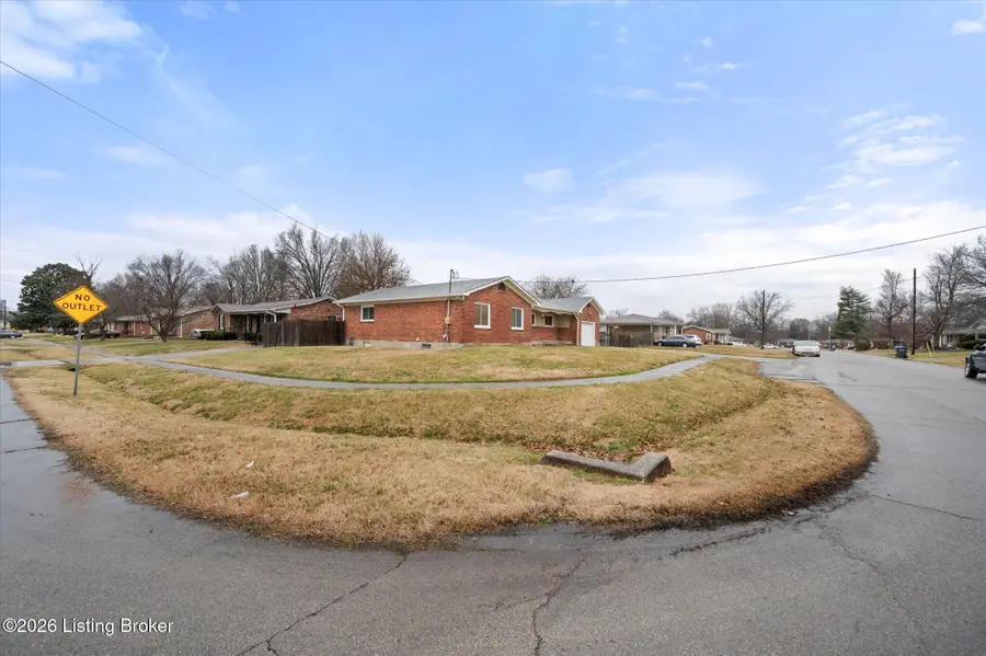 3202 Tara Gale Dr, Louisville, KY 40216 - #2