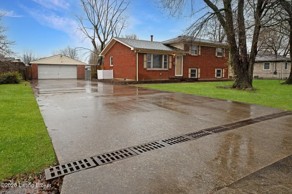 8311 Latania Dr, Louisville, KY 40258 - #1