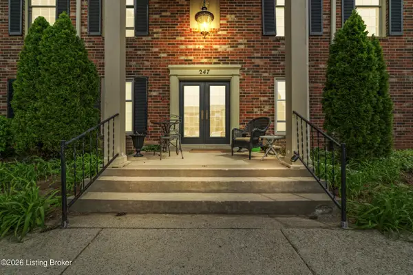 247 Stonehenge Dr #APT 104, Louisville, KY 40207