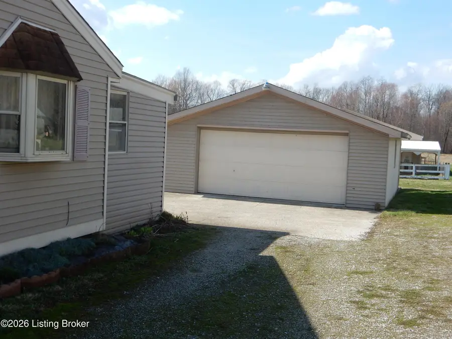 9502 Farmers Ln, Fairdale, KY 40118 - #3