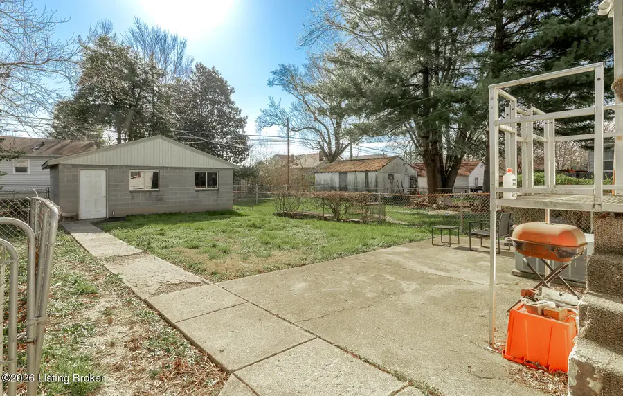 1061 Cecil Ave, Louisville, KY 40211 - #3