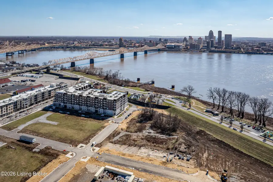 427 E Riverside Dr, Clarksville, IN 47129 - #2