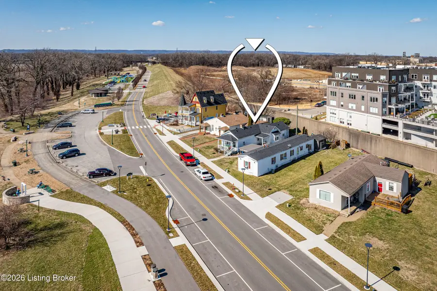 427 E Riverside Dr, Clarksville, IN 47129 - #3