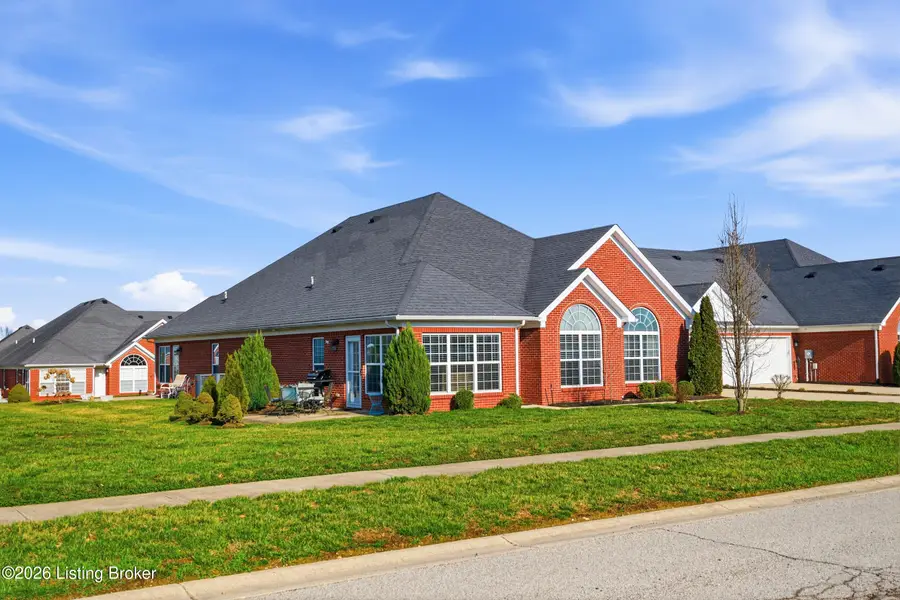 182 W Woodlake Cir, Mount Washington, KY 40047 - #3