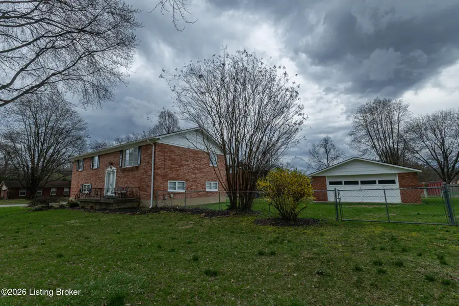 2700 Stephan Rd, Louisville, KY 40214 - #2