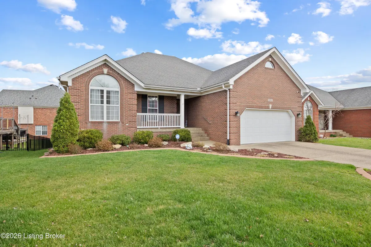 6803 Brighton Springs Ln, Louisville, KY 40291 - #1