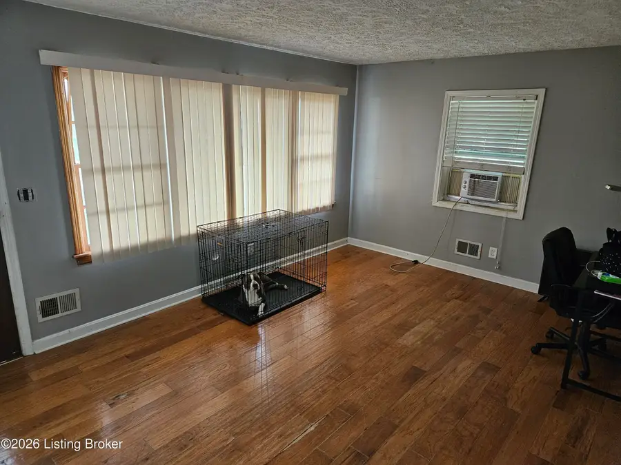 4700 Zilma Dr, Louisville, KY 40216 - #3