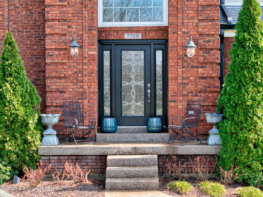 7709 Hall Farm Dr, Louisville, KY 40291 - #2