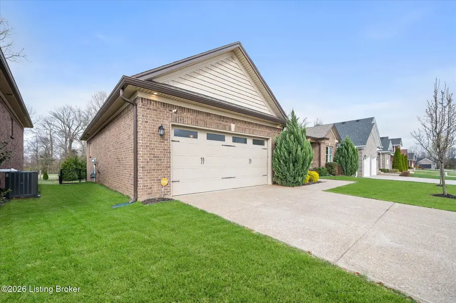 7712 Niemann Dr, Louisville, KY 40291 - #2