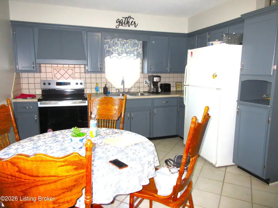 2216 Darrell Dr, Louisville, KY 40216 - #3