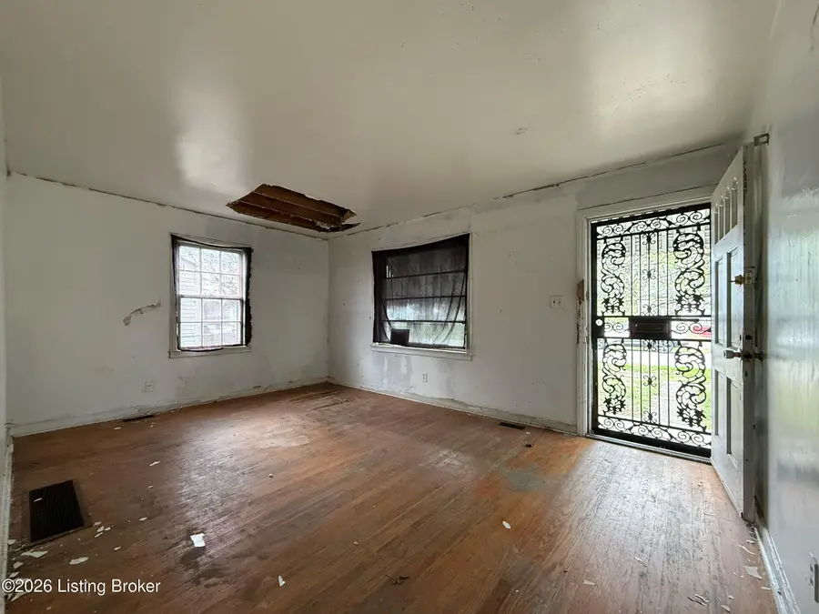 1566 Loney Ln, Louisville, KY 40216 - #3