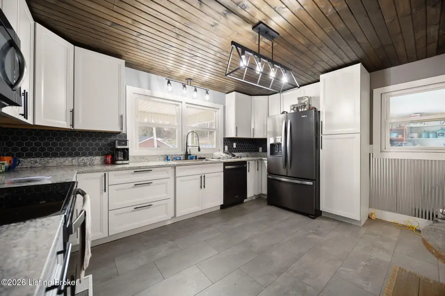 503 N Main St, Brownsville, KY 42210 - #3